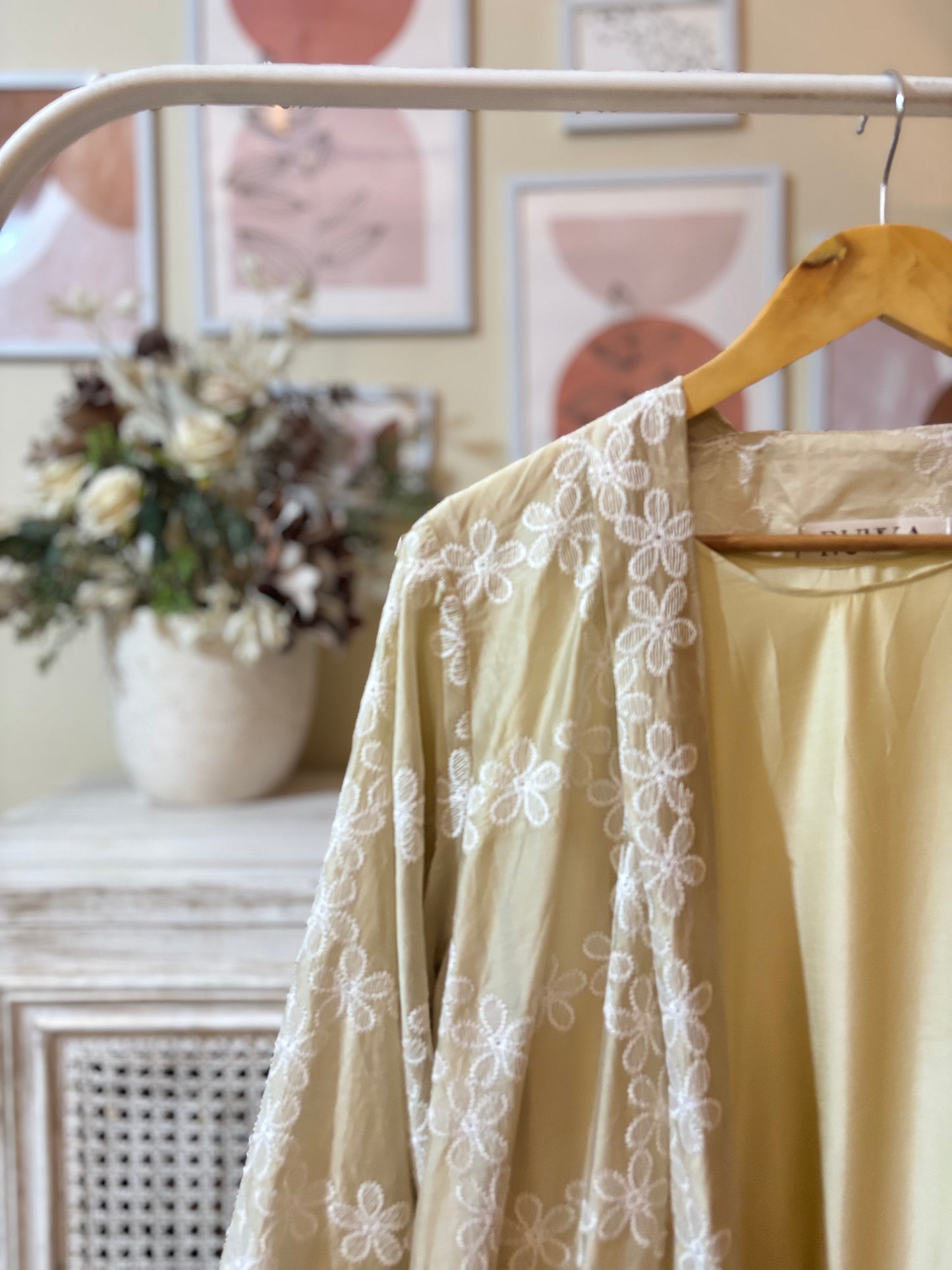 Golden whisper