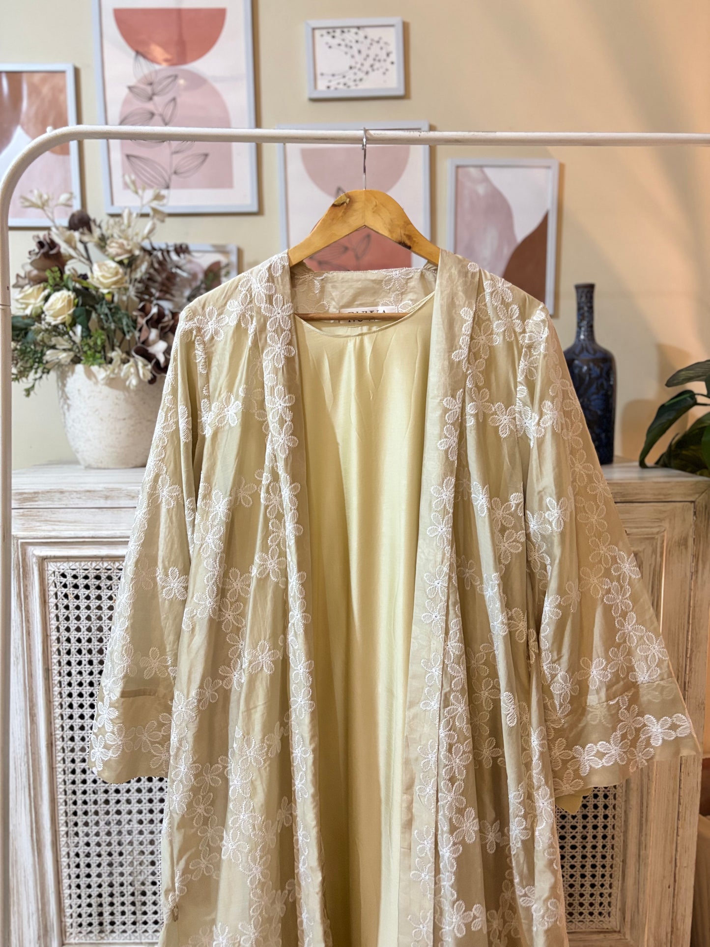 Golden whisper